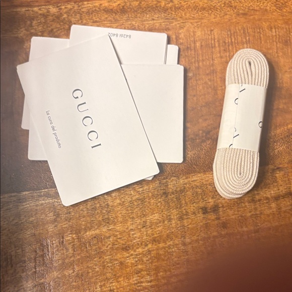 Gucci Men's Cream Sneakers with Red and Green Stripes - Picture 4 of 6